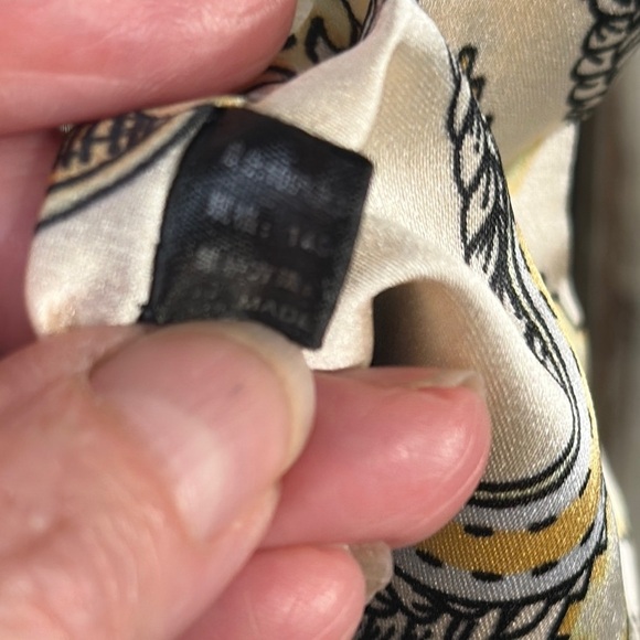 Elegant Black and Gold Narrow Rectangle 100% Silk Scarf - Picture 2 of 6